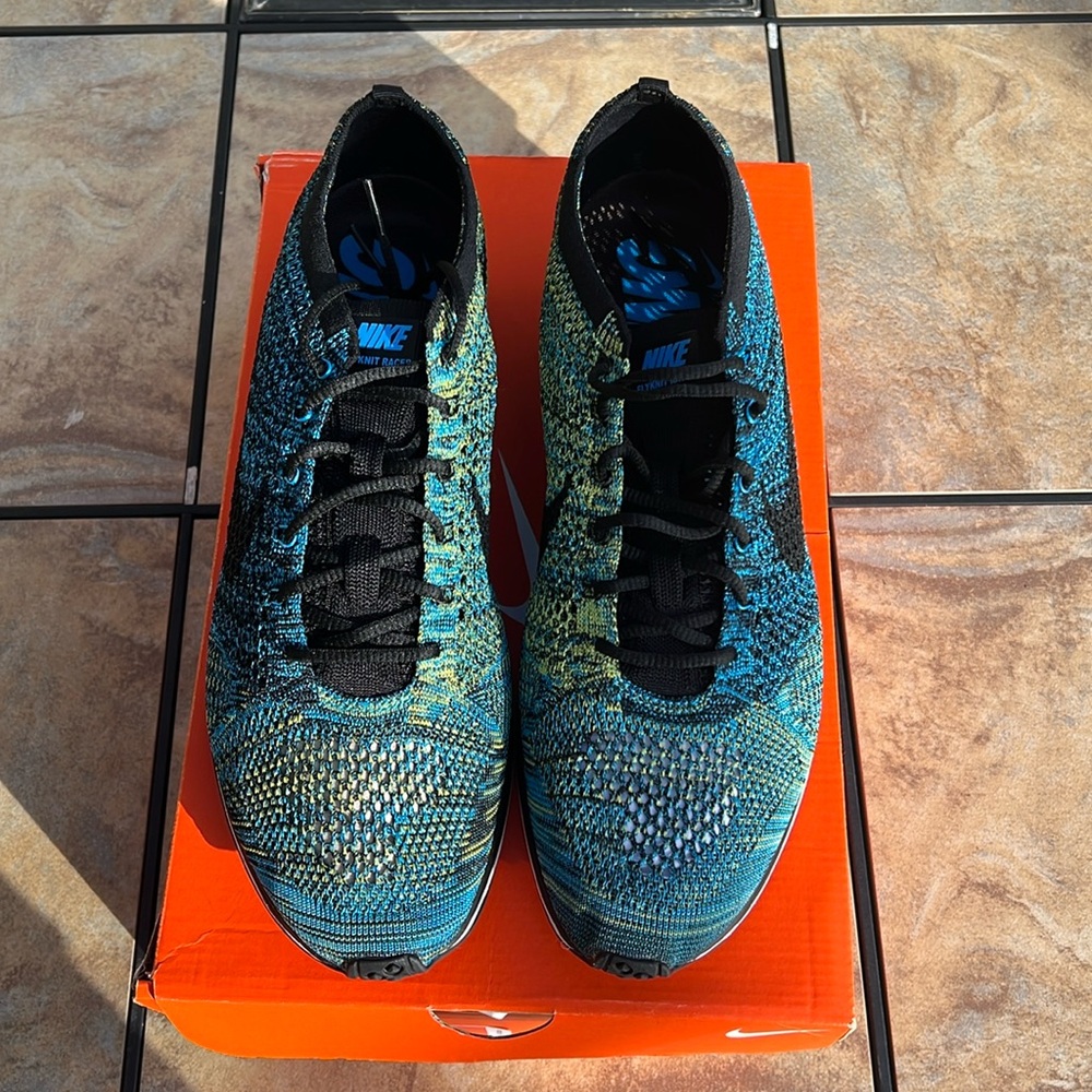 DS Men’s Nike Flyknit Racer size 13